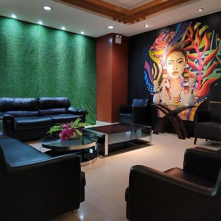 Greenwindows Hotel ダバオ　シティ エクステリア 写真