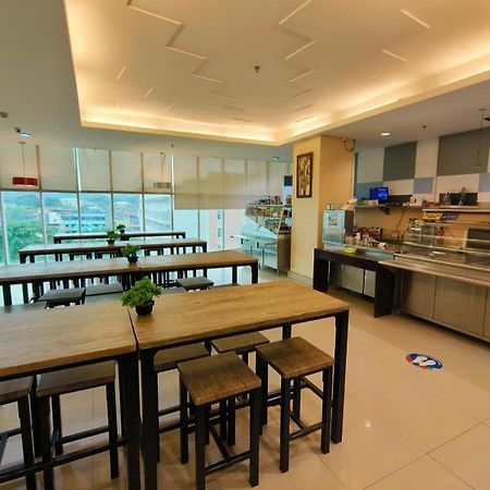 Greenwindows Hotel ダバオ　シティ エクステリア 写真