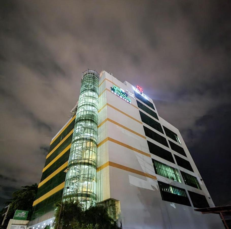 Greenwindows Hotel ダバオ　シティ エクステリア 写真
