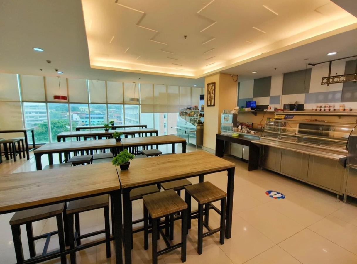 Greenwindows Hotel ダバオ　シティ エクステリア 写真