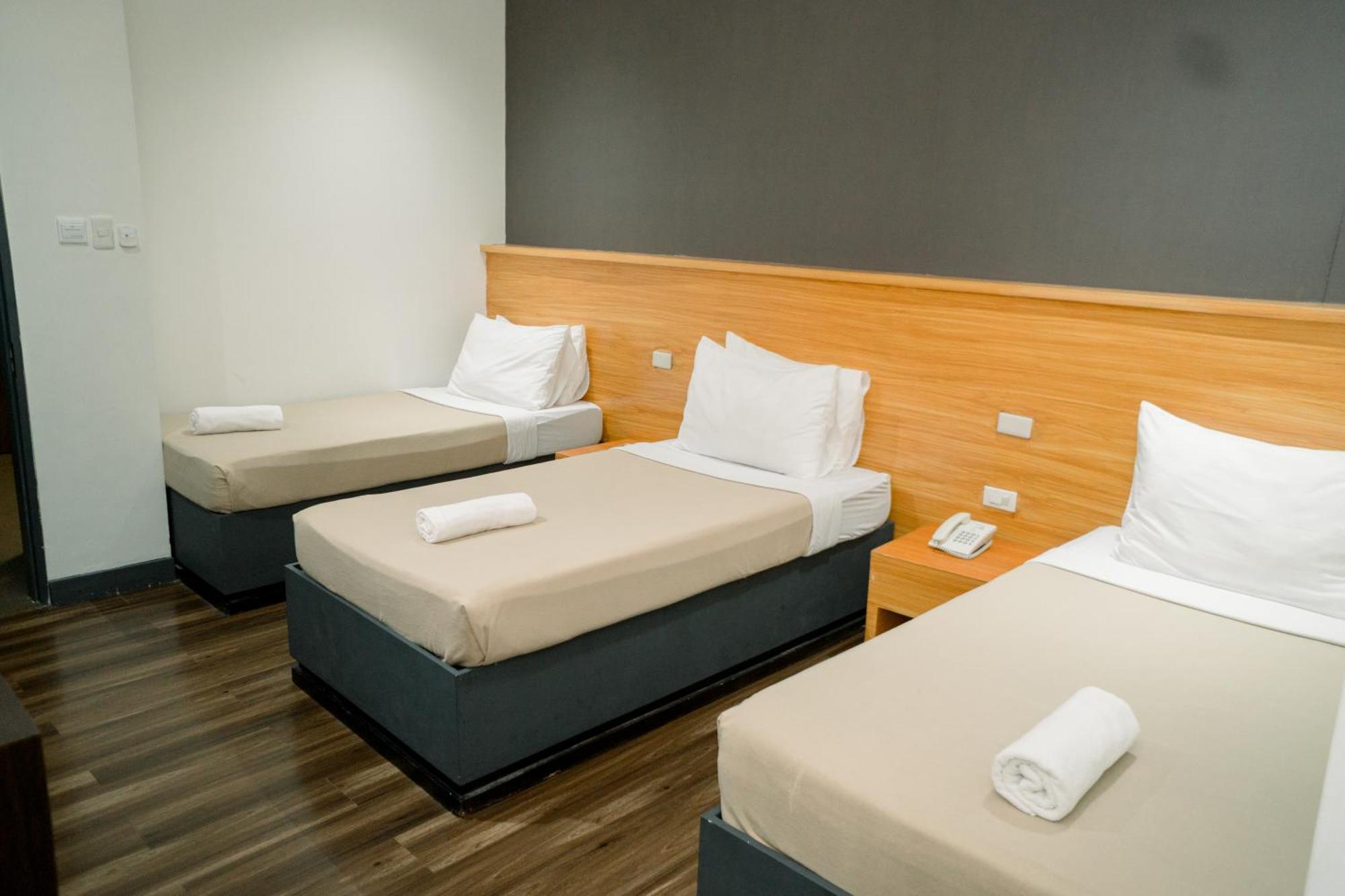 Greenwindows Hotel ダバオ　シティ エクステリア 写真