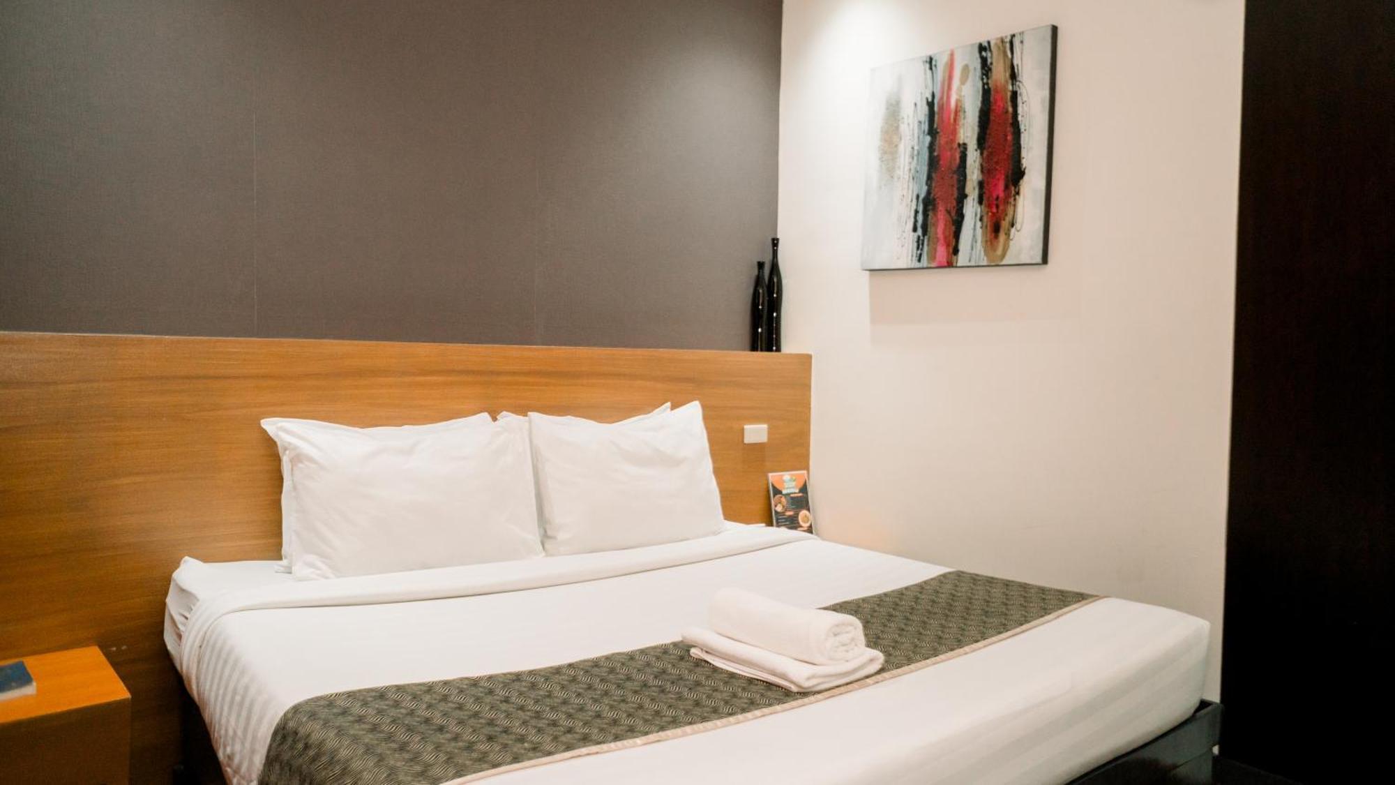 Greenwindows Hotel ダバオ　シティ エクステリア 写真