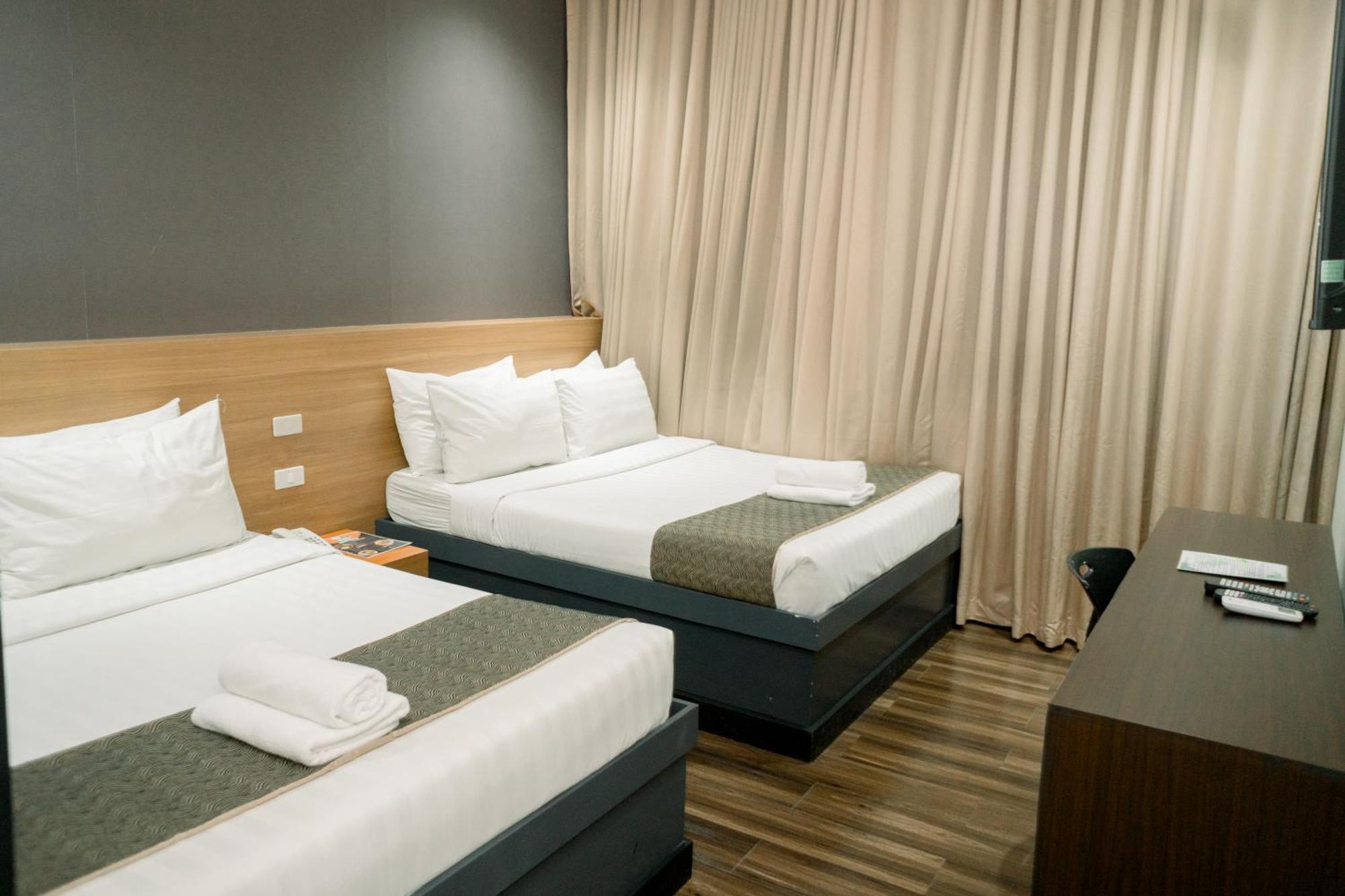 Greenwindows Hotel ダバオ　シティ エクステリア 写真